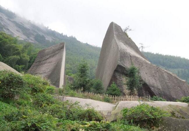 永安有许多美丽的景色,如:虎形山,马岭茶庄,蝴蝶山,龟山公园……,而我