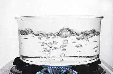 水沸腾时的图像图片